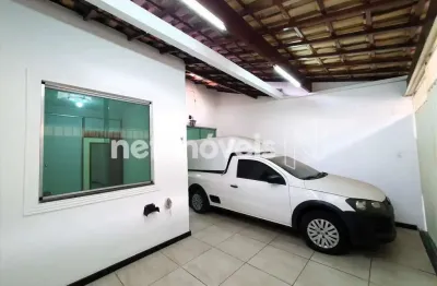 Casa à venda na Rua do Carmelo, Santa Mônica, Belo Horizonte