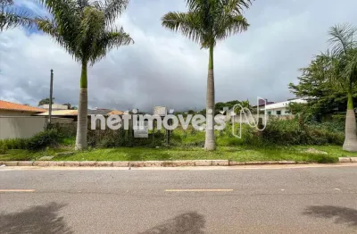 Lote à venda – 875 m²; – condomínio fechado com segurança completa