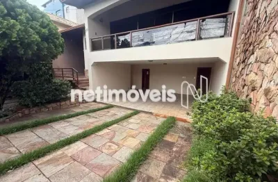 Casa com 5 quartos e 5 banheiros á venda no melhor ponto do itapoã.