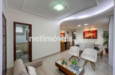 Excelente apartamento de 4 andares sendo 1 por andar, com elevador no prado.