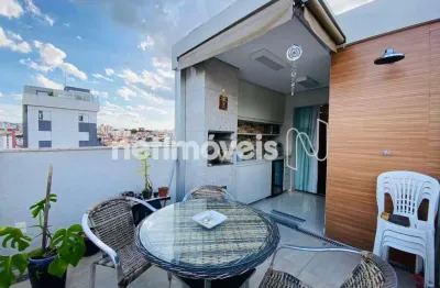 Cobertura reformada, elevador, espaço gourmet, 2 suítes, ar condicionado, 2 vagas livres.