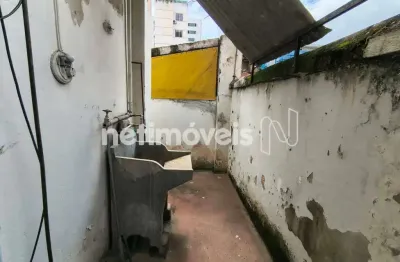 Casa com 2 quartos à venda na Rua Stela de Souza, Sagrada Família, Belo Horizonte