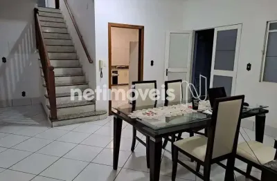Casa com 4 quartos à venda na Rua Nylton Moreira Veloso, Camargos, Belo Horizonte