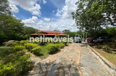 Casa em condomínio fechado, em sítio com área de 2.500m²;, 05 quartos, jaboticatubas.