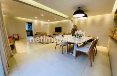 Prédio Imponente, com guarita, sob pilotis, jardins e elevador, 100% revestido!