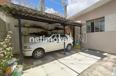 Casa de lote inteiro com 2 barracões em ótimo ponto no Renascença.