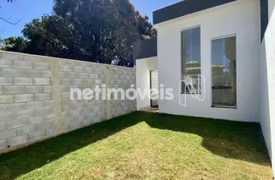 Casa geminada plana 3 quartos com suítes e quintal 150m²; à venda Chácaras Cachoeira