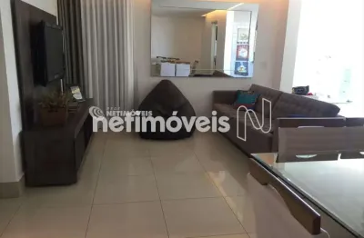 Excelente localização, próximo a todo tipo de comércio em rua tranquila e arborizada.