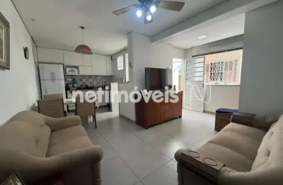 Casa á venda com 432m2 , 4 quartos e 4 vagas no Carlos Prates para investir ou morar