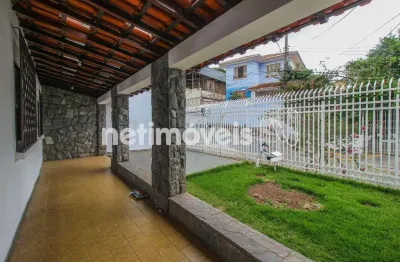 Casa Versátil de 4 Quartos com Piscina &ndash; Ideal para Residência ou Comércio