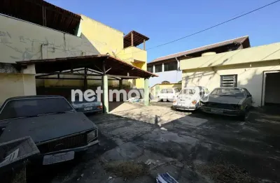 Casa com 2 quartos para alugar na Rua Senador Firmino, Ouro Preto, Belo Horizonte