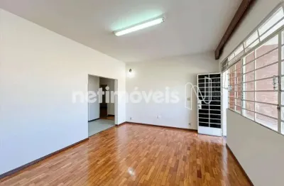 Casa para fins comerciais no coração do bairro sagrada família, ótima localização.