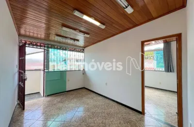 Casa para fins comerciais em excelente localização no floresta