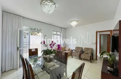 Apartamento com área privativa para alugar no havaí/ estoril!