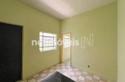 Barracão 1 quarto para alugar no carmo localização privilegiada