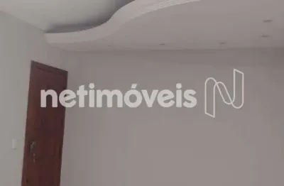 Apartamento de 02 quartos em ótima localização e todo reformado