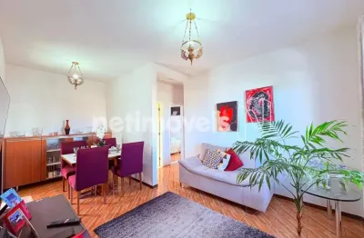 Apartamento de  2 quartos, 1 vaga. excelente localização sagrada familia.