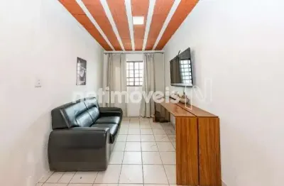 Casa com 2 quartos para alugar em Caiçaras, Belo Horizonte 