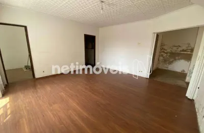 Casa para Alugar no Floresta &ndash; 6 Quartos | 2 Vagas | Próxima ao Centro de BH!