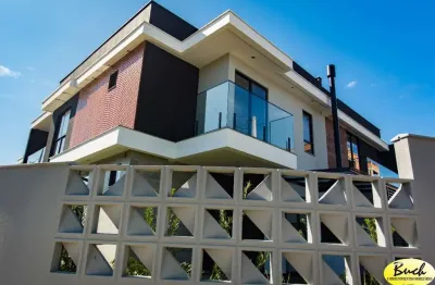 Imperdível oportunidade de adquirir uma belíssima casa de 3 quartos com suíte e 3 salas no bom retiro, joinville-sc!
