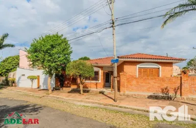 Casa com 3 quartos à venda na Rua Oiampi, --, Guarujá, Porto Alegre