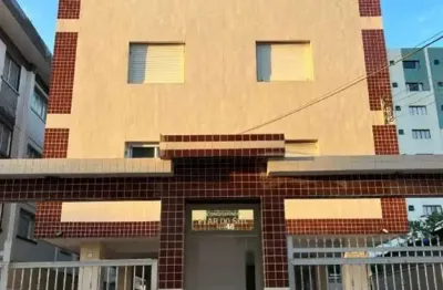 Kitnet caiçara, 47 metros úteis, 50 metros da praia, garagem.