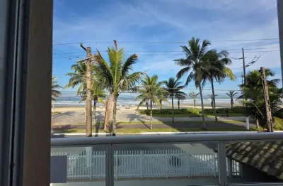 Casa caiçara, ótimo padrão, porteira fechada, 02 suítes com varanda no piso superior frente mar.