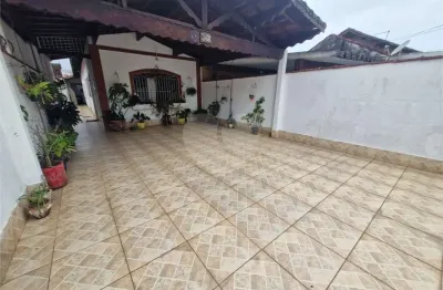 Casa com 3 quartos à venda na Rua Santa Bárbara, 358, Vila Caiçara, Praia Grande