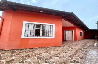 Casa com 2 quartos à venda na Rua Roberto Barrella, 419, Balneário Maracanã, Praia Grande