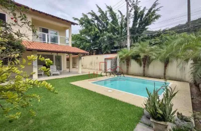 Linda Casa no melhor ponto de Piratininga com 6 Qtos à venda, 330 m² por R$ 1.350.000 - Piratininga - Niterói-ESTUDA PERMUTA POR APTO EM NITERÓI