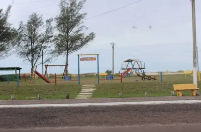 Procura casa por financiamento bancário, totalmente regularizada.