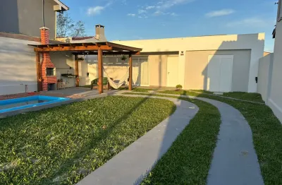 Casa pronta para suas férias. impecável e próxima do mar na praia de arroio teixeira!