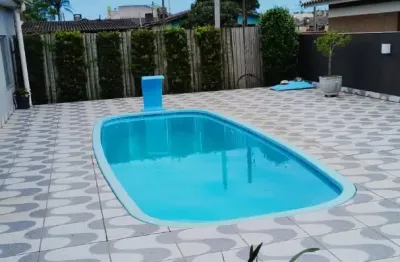 Casa em capão novo com piscina para curtir as férias com a familia!!