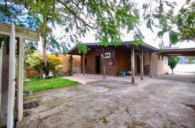Chale de esquina na praia de capão novo, região de moradores.