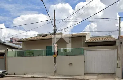 Linda casa à venda com 4 dormitórios sendo 2 suítes, aceita financiamento, bairro santo antônio, ju
