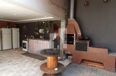 Excelente casa térrea com 3 suítes à venda, com 3 suítes , salão de festa com churrasqueira, fogão