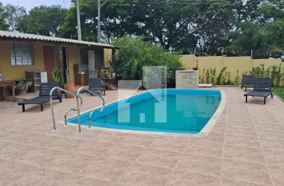 Vende ou permuta chácara (1.100 metros) com piscina, forno a lenha, canil, monitoramento, portão el