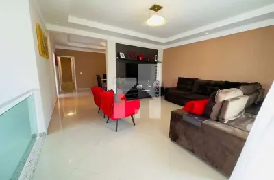 Casa térrea com 3 suites, piscina e 5 vagas de garagem  à venda, 224m² construidos, horto santo ant