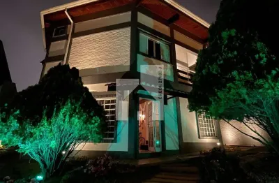 Excelente sobrado com 3 dormitórios sendo 1 suíte master, arquitetura diferenciada estilo industria