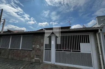 Belíssima casa à venda com 3 dormitórios sendo 1 suíte, espaço gourmet, aceita financiamento, jardi