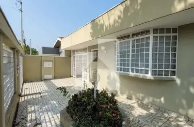 Excelente casa terrea com 3 dormitórios sendo 1 suíte, quintal com edícula e churrasqueira , vila l