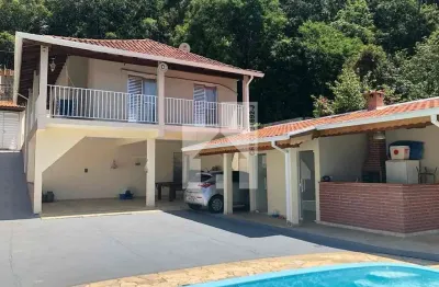 Chácara à venda,térrea com piscina 2 dormitorios lareira 4 vagas no bairro da roseira/ caxambu rose