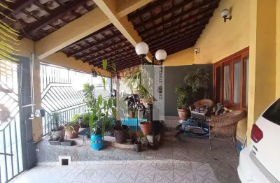 Vende ou permuta por chácara 2 casas (no mesmo terreno), garagem para 3 carros com 2 portões eletro