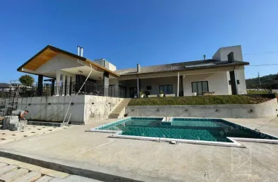 Casa térrea em condomínio fechado, 3 quartos sendo 1 suíte, 329m², jacareí.