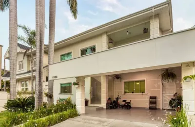 Sobrado com 321m², 4 quartos à venda no urbanova sjc