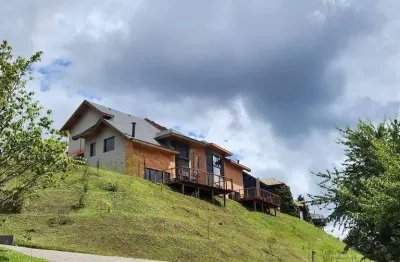 Casa térrea em condomínio de alto padrão em campos do jordão - sp
