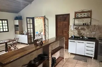 Chácara 20.000m² com piscina, pomar e represa para lazer em paraibuna