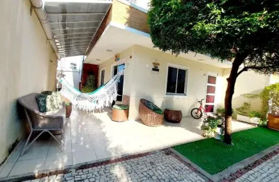 Casa em condomínio fechado com 3 quartos à venda na Rua Doutor Correia Lima, 2150, Sapiranga, Fortaleza por R$ 570.000