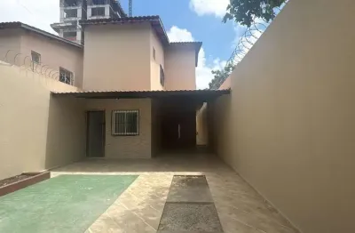 Casa com 3 quartos para alugar na rua salvador mendonça, 69, engenheiro luciano cavalcante, fortaleza por r$ 3.200