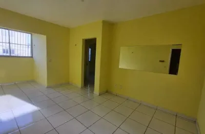 Apartamento com 3 quartos à venda na Rua Aspirante Mendes, 876, Aerolândia, Fortaleza por R$ 240.000